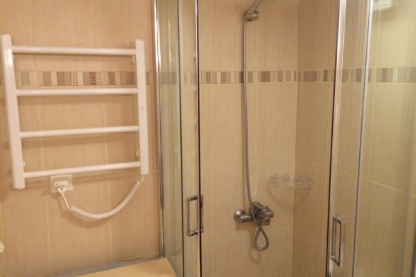 35 Bathroom.jpg